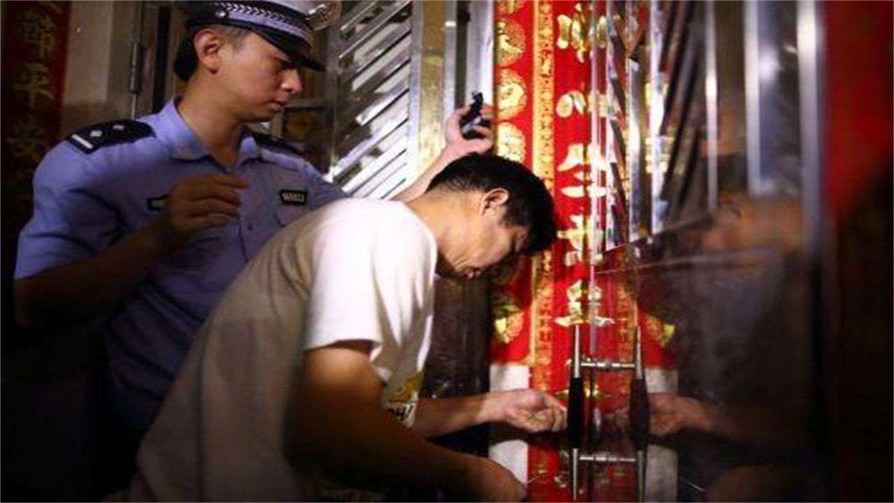 七台河请开锁师傅开了锁后，师傅为什么一般都不进门，就算主人请也不进去？